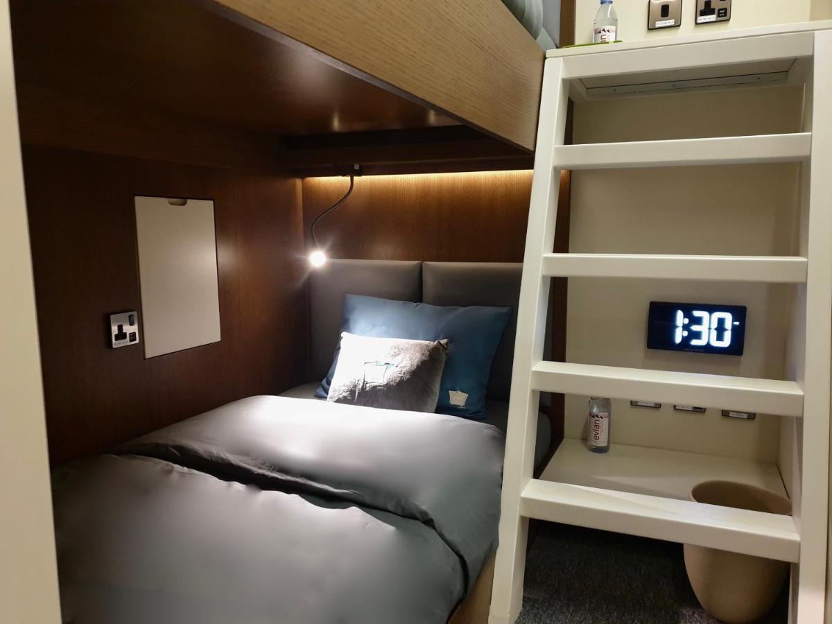 Capsule hotel Sleep 'n Fly Sleep Lounge, South Node - Transit Only 2*